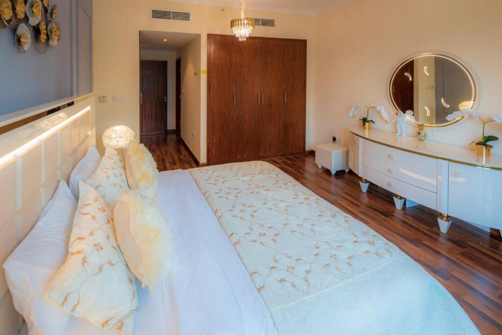 First Class 2Br With Full Burj Khalifa And Fountain View Dubai Bagian luar foto